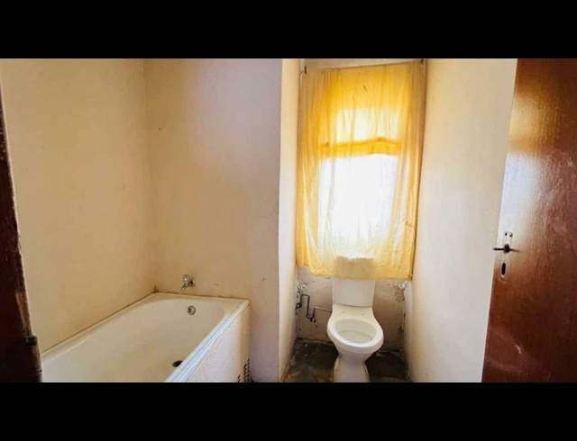 2 BEDROOM HOUSE FOR SALE IN SEBOKENG ZONE 12